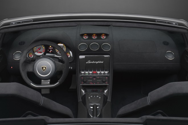 Lamborghini Gallardo LP550-2 sẽ đánh bại Porsche 911 ? ảnh 6