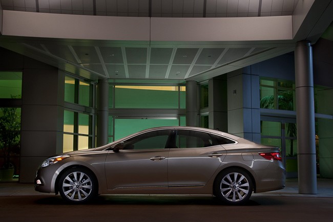 Đối thủ xứng tầm của Lexus ES - Hyundai Azera 2012 ảnh 3