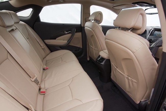 Đối thủ xứng tầm của Lexus ES - Hyundai Azera 2012 ảnh 7