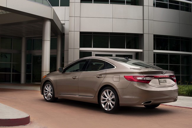 Đối thủ xứng tầm của Lexus ES - Hyundai Azera 2012 ảnh 4