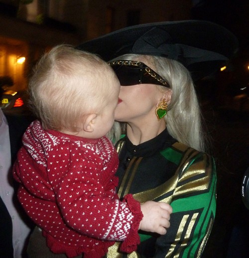Lady Gaga "dọa ma" trẻ con ảnh 2