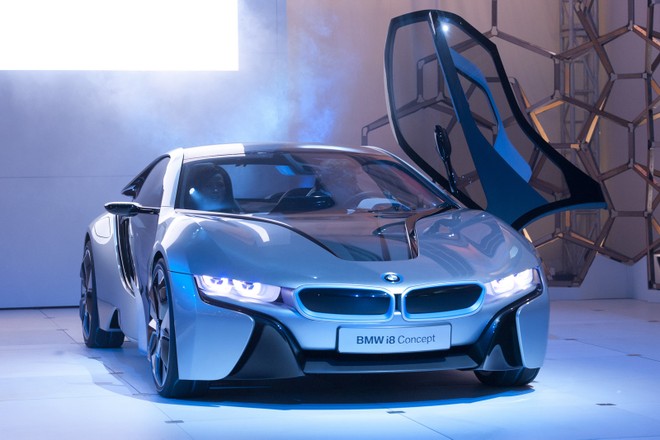 Cặp đôi BMW i3 và i8 trình diễn ấn tượng cùng người đẹp Mission Impossible 4 ảnh 1