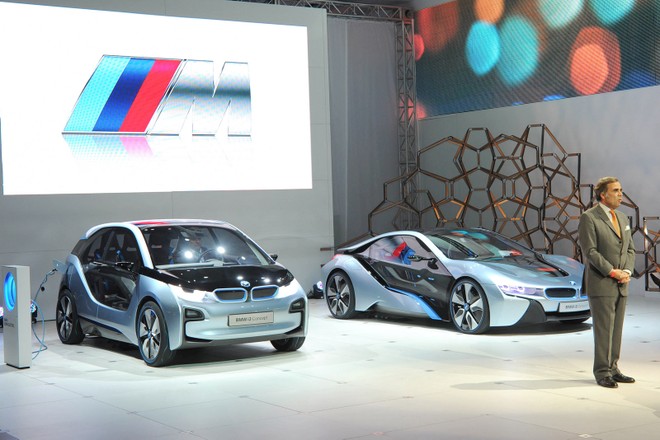 Cặp đôi BMW i3 và i8 trình diễn ấn tượng cùng người đẹp Mission Impossible 4 ảnh 4