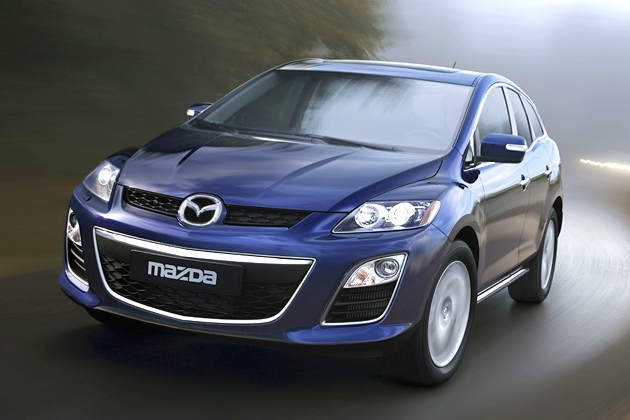Hài hước cảnh Mazda CX-7 "gặp nạn" vì người đẹp ảnh 1