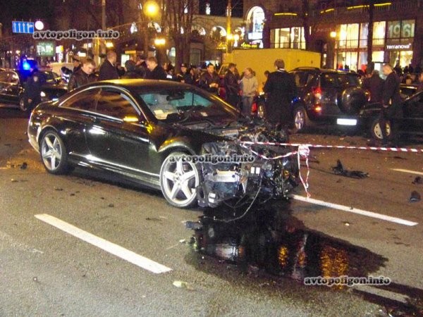 Hãi hùng Bentley Continental Flying Spur "nổi điên" trên phố ảnh 6
