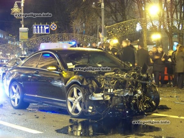 Hãi hùng Bentley Continental Flying Spur "nổi điên" trên phố ảnh 5