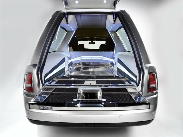 Rolls-Royce Phantom B12 - chiếc xe tang đắt nhất thế giới ảnh 3