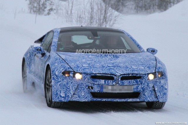 Ảnh nóng BMW i8 "khổ luyện" ở Bắc Cực ảnh 1