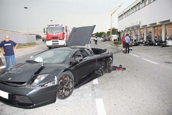 Lamborghini Murcielago "phá nát" đại lý xe BMW ảnh 3