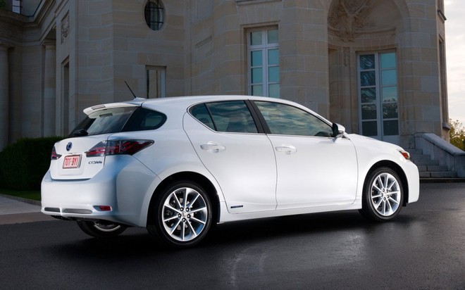 Xe sang nhà Lexus được "nâng đời" với giá bán hấp dẫn ảnh 2