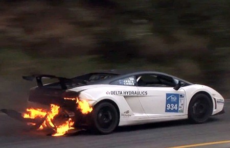 “Siêu bò” Lamborghini Gallardo có nguy cơ bốc cháy bất ngờ ảnh 1