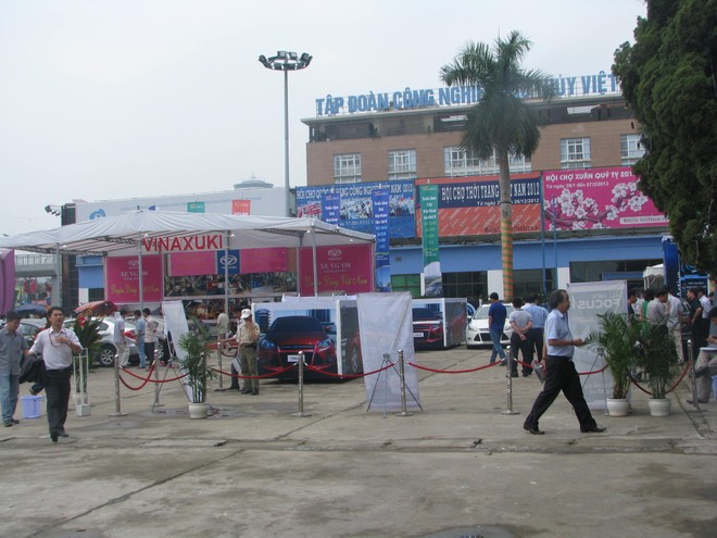 Choáng ngợp với xe và "chân dài" tại Vietnam Motor Show 2012 ảnh 1