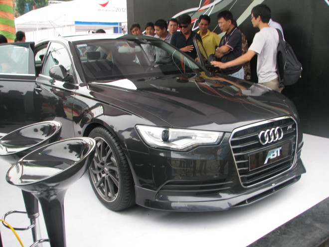 Choáng ngợp với xe và "chân dài" tại Vietnam Motor Show 2012 ảnh 3