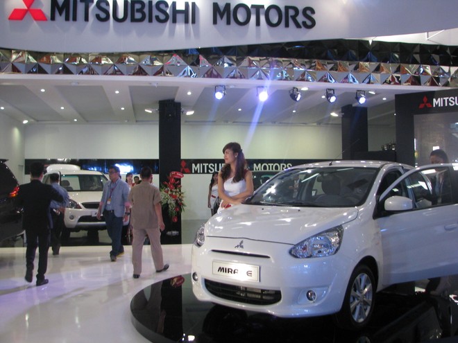 Choáng ngợp với xe và "chân dài" tại Vietnam Motor Show 2012 ảnh 11
