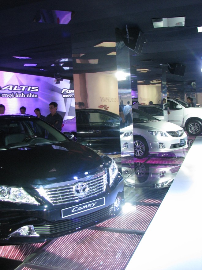 Choáng ngợp với xe và "chân dài" tại Vietnam Motor Show 2012 ảnh 15