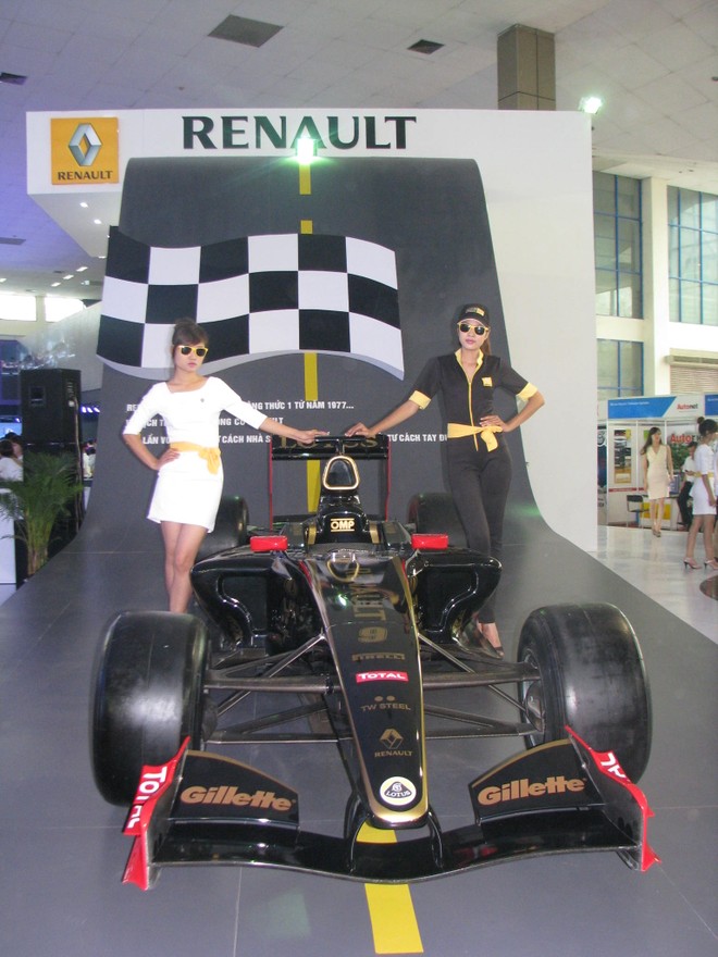 Choáng ngợp với xe và "chân dài" tại Vietnam Motor Show 2012 ảnh 5