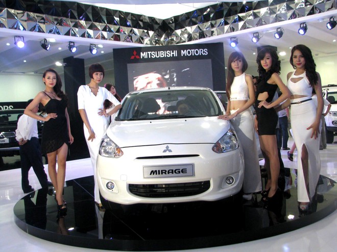 Choáng ngợp với xe và "chân dài" tại Vietnam Motor Show 2012 ảnh 13