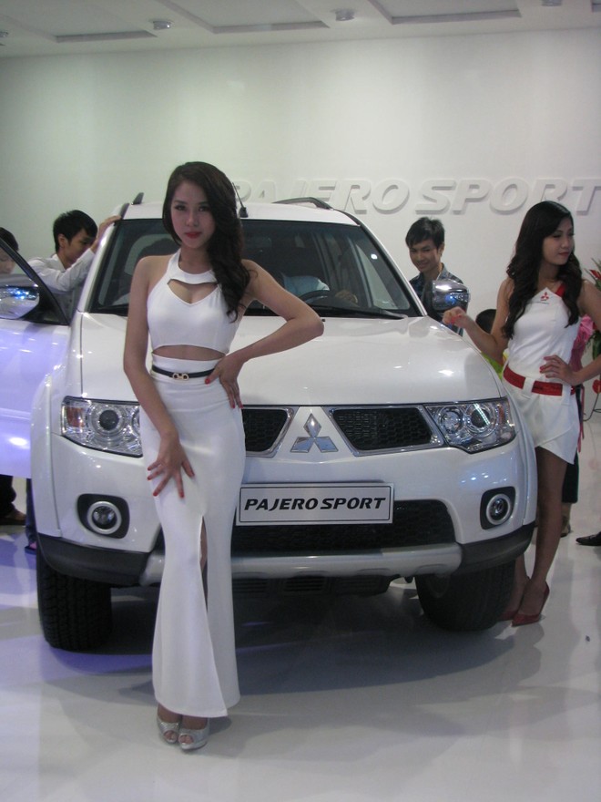 Choáng ngợp với xe và "chân dài" tại Vietnam Motor Show 2012 ảnh 12