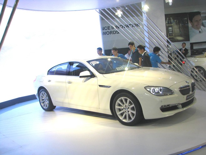 Choáng ngợp với xe và "chân dài" tại Vietnam Motor Show 2012 ảnh 20