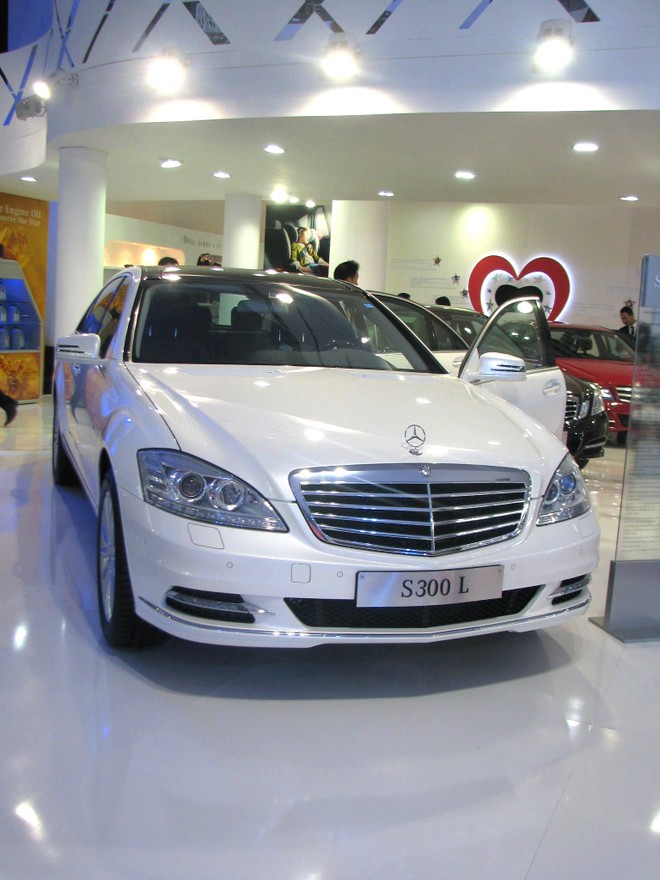 Choáng ngợp với xe và "chân dài" tại Vietnam Motor Show 2012 ảnh 9