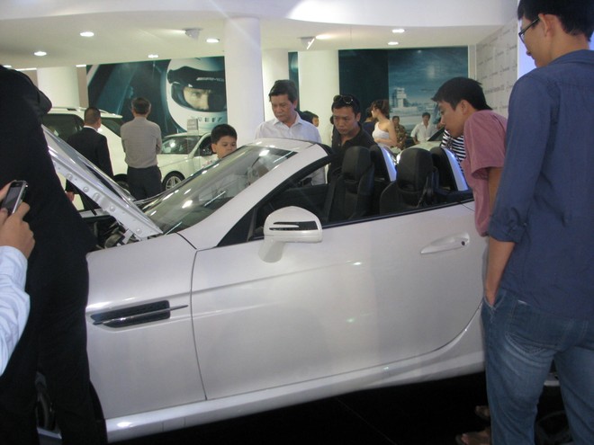 Choáng ngợp với xe và "chân dài" tại Vietnam Motor Show 2012 ảnh 10