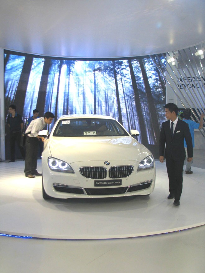 Choáng ngợp với xe và "chân dài" tại Vietnam Motor Show 2012 ảnh 21