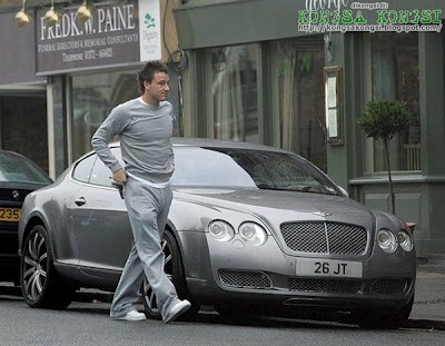 Trung vệ John Terry bỏ lại xe Bentley giữa phố vì ngại tắc đường ảnh 2