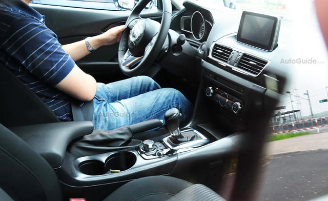 Mazda3 Hatchback lộ "ảnh nóng" ảnh 1