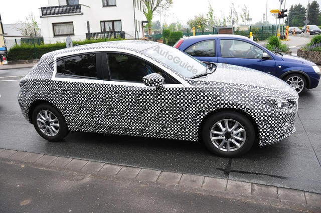 Mazda3 Hatchback lộ "ảnh nóng" ảnh 4