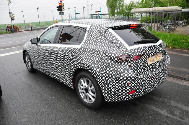 Mazda3 Hatchback lộ "ảnh nóng" ảnh 5