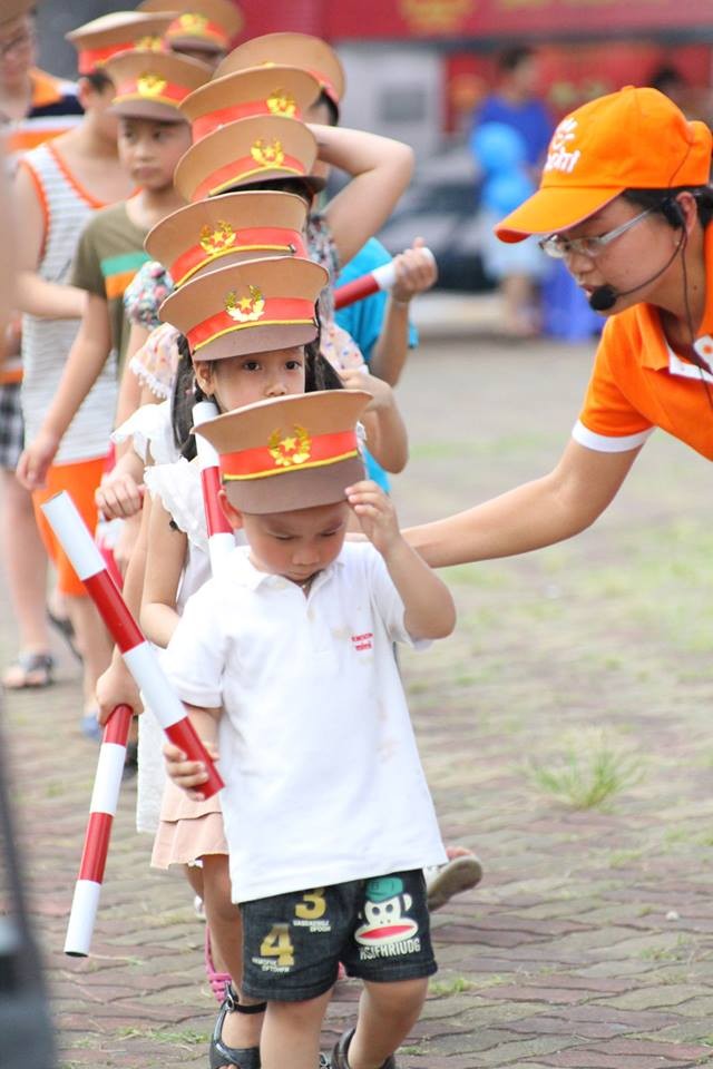 Thiếu nhi tưng bừng vẽ tranh khổng lồ, trình diễn ánh sáng mừng 1/6 ảnh 11