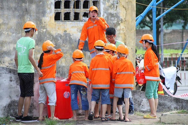 Thiếu nhi tưng bừng vẽ tranh khổng lồ, trình diễn ánh sáng mừng 1/6 ảnh 8