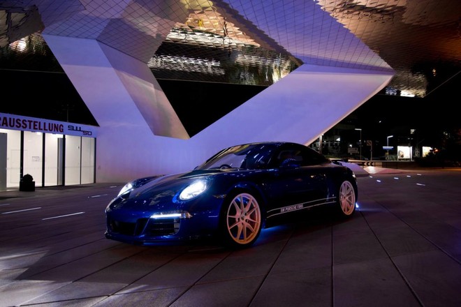 Mãn nhãn với Porsche 911 phiên bản Facebook ảnh 1