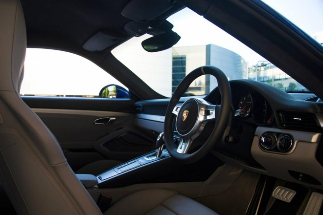 Mãn nhãn với Porsche 911 phiên bản Facebook ảnh 8