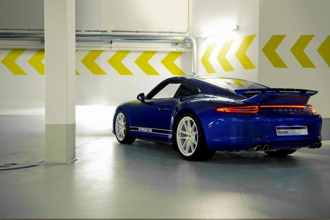 Mãn nhãn với Porsche 911 phiên bản Facebook ảnh 2