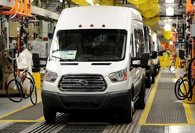 Ford Transit 2015: Động cơ khoẻ, sức chứa lớn, siêu tiết kiệm xăng ảnh 2