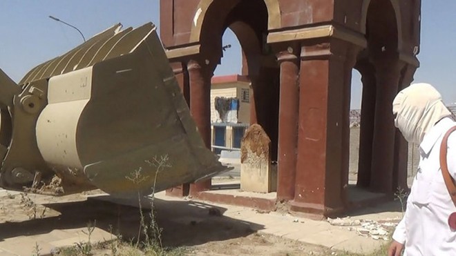 ISIS phá huỷ nhiều nhà thờ và lăng mộ hồi giáo ở Mosul ảnh 2