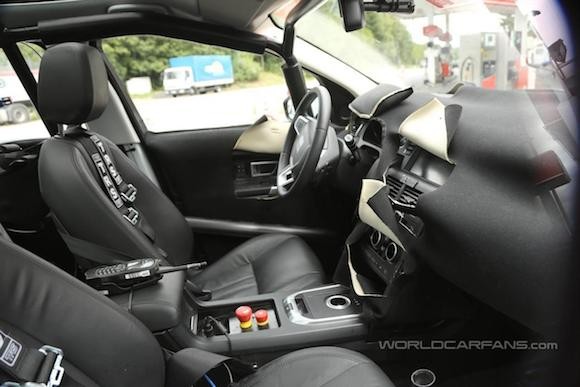 Land Rover Discovery Sport lộ ảnh chụp trộm nội thất ảnh 1