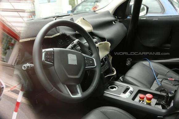 Land Rover Discovery Sport lộ ảnh chụp trộm nội thất ảnh 2