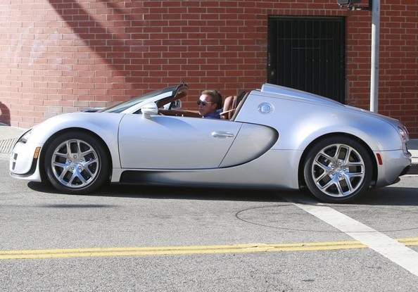 “Kẻ huỷ diệt” Arnold Schwarzenegger vi vu cùng Bugatti Veyron ảnh 3