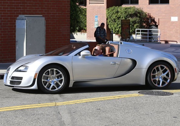 “Kẻ huỷ diệt” Arnold Schwarzenegger vi vu cùng Bugatti Veyron ảnh 5