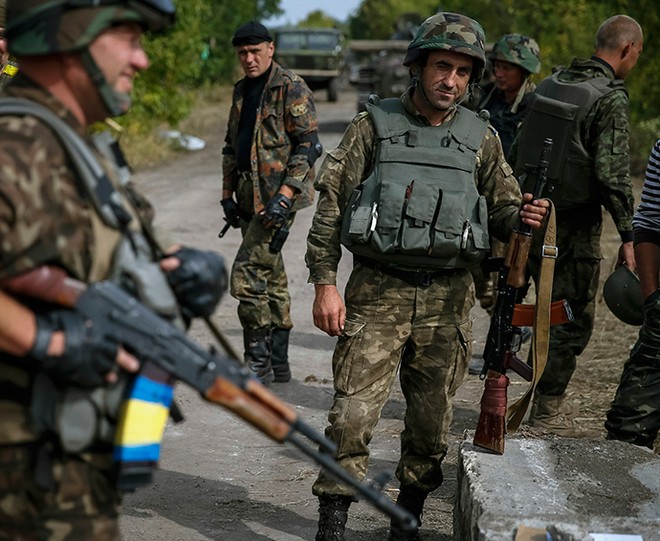 Kiev cho phép OSCE sử dụng máy bay không người lái giám sát lệnh ngừng bắn ảnh 2