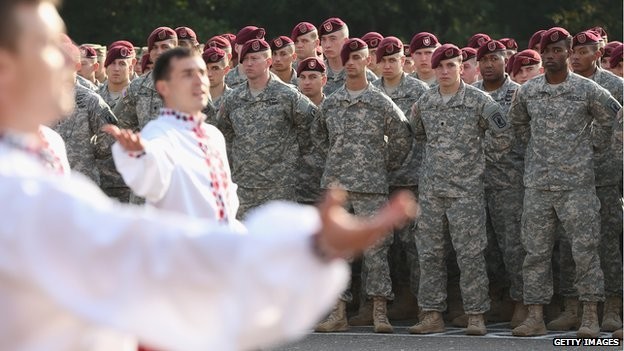 Binh lính NATO bắt đầu tập trận ở phía tây Ukraine ảnh 1
