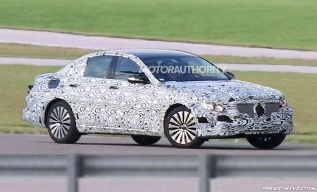Mercedes-Benz E-Class đời mới lộ ảnh chạy thử ảnh 1
