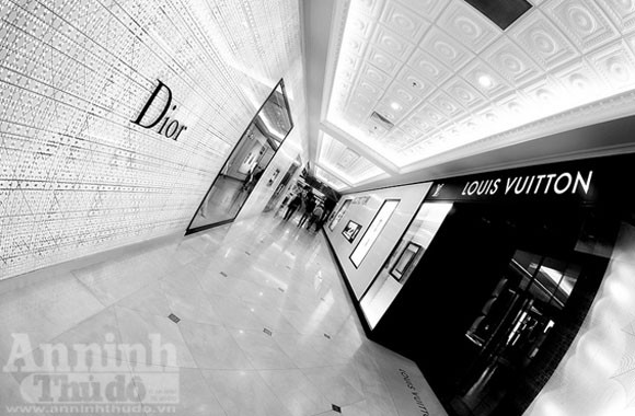 Ngắm nội thất xa xỉ của Trung tâm mua sắm hàng hiệu- Tràng Tiền Plaza ảnh 13