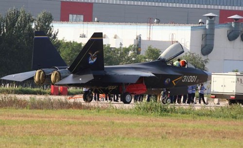 Chiến lược "xiết mới, nới cũ" khiến Trung Quốc “lạc lối và tụt hậu” ảnh 9