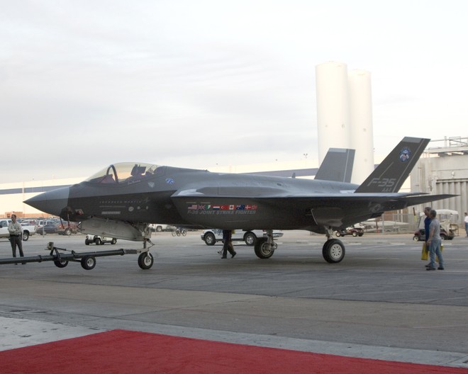Tất cả các phiên bản F-35 đồng loạt "rớt giá" ảnh 1