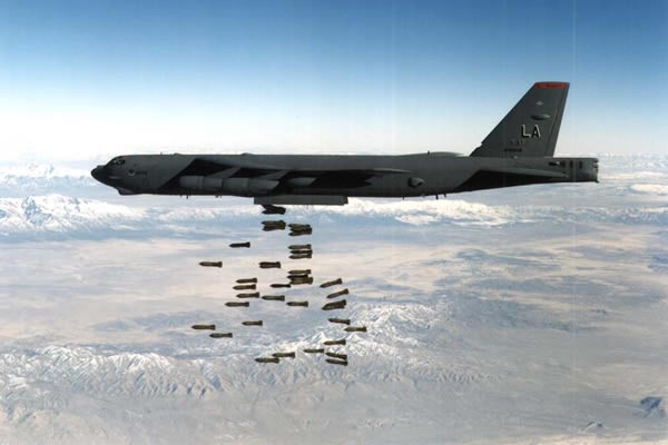 Mỹ tung “ngáo ộp” B-52 đến Guam để dọa Triều Tiên ảnh 1