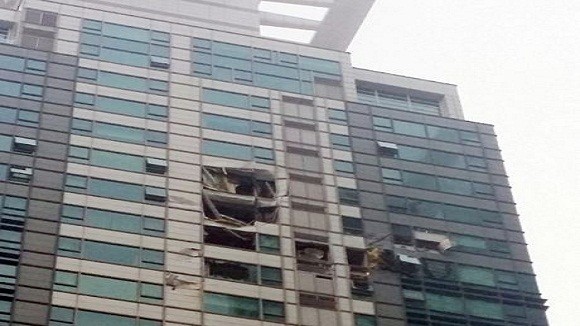 Trực thăng Hàn Quốc “chọc thủng” chung cư, 2 người thiệt mạng ảnh 2