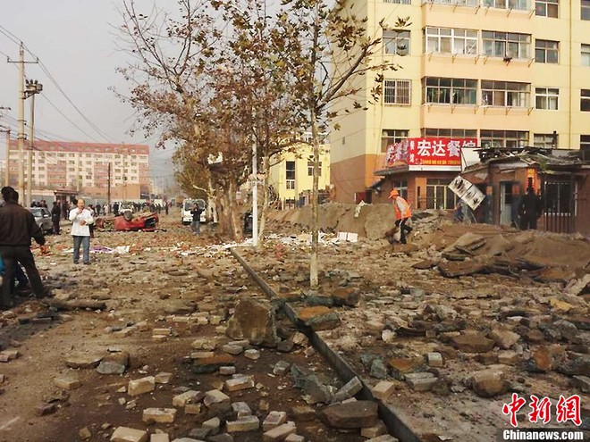 Nổ đường ống dẫn dầu Trung Quốc, 47 người chết, hàng trăm người bị thương ảnh 4
